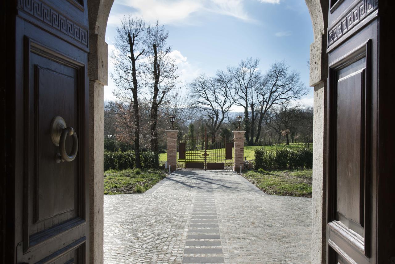 La Tenuta Di Trimalcione Pofi Экстерьер фото